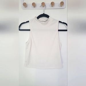 Ribbed Crew Nck Crop Top